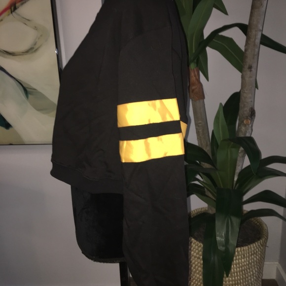 Half Sleeveless Sweater - Picture 4 of 6